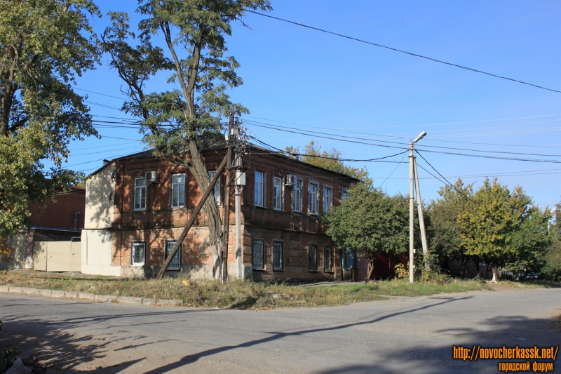 Новочеркасск: Дом на углу Грекова, 99 и Маяковского, 48