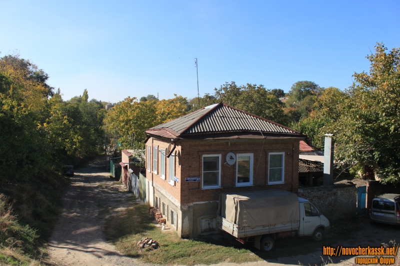 Новочеркасск: Улица Богдана Хмельницкого, 97 / Красноармейская, 110