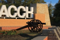 Пушки на въезде в Новочеркасск (установлены в сентябре 2014)