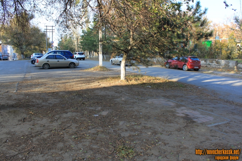 Новочеркасск: Аллея на улице Пушкинской