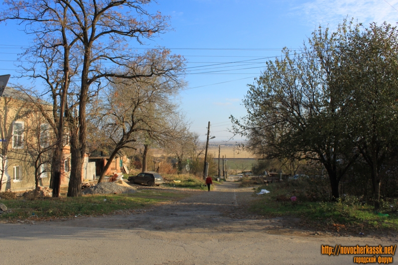 Новочеркасск: Улица Орджоникидзе. Вид с улицы Кавказской в сторону реки