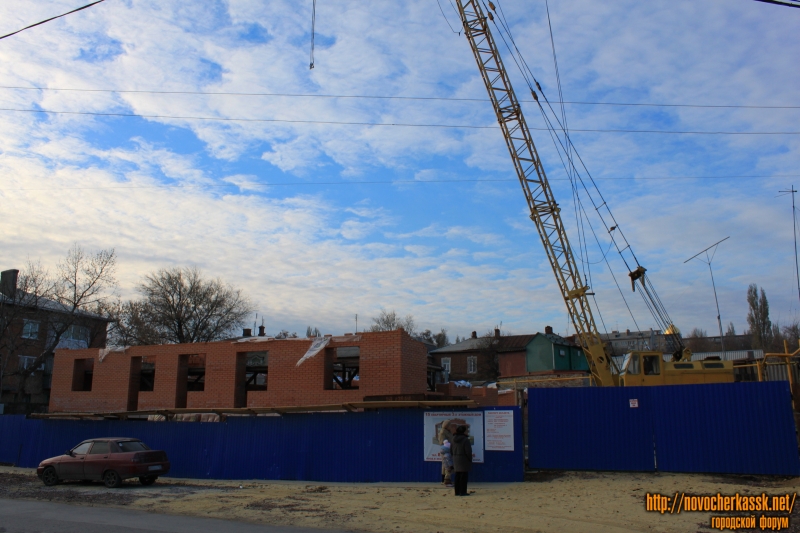 Новочеркасск: Строительство многоэтажки в переулке Путиловском, 36