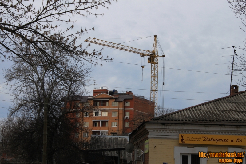 Новочеркасск: Строительство многоэтажки на Просвещения, 108. Вид с пр. Ермака