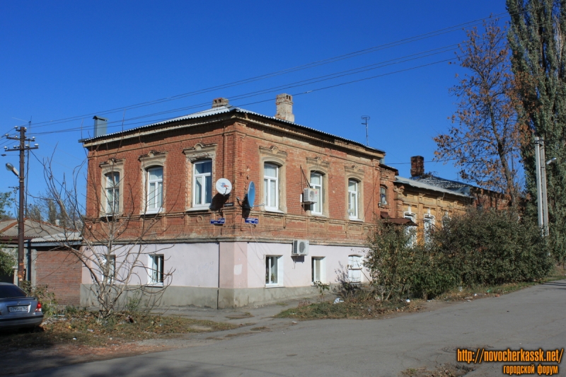 Новочеркасск: Улица Орджоникидзе, 68 / Красноармейская, 72