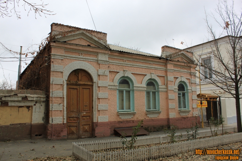 Новочеркасск: Улица Дворцовая, 5А