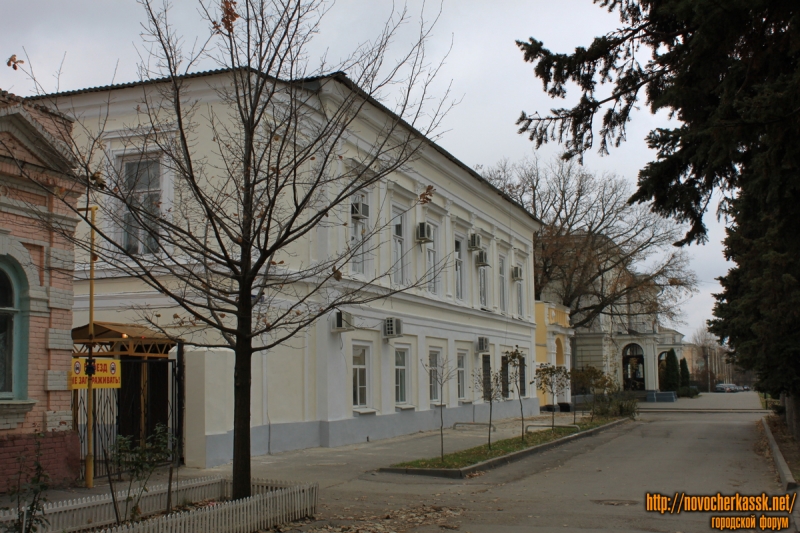 Новочеркасск: Улица Дворцовая, 5