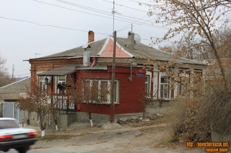 Новочеркасск: Улица Красноармейская, 115 / улица Михайловская, 105