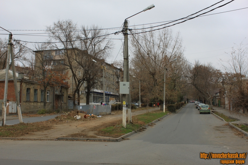 Новочеркасск: Улица Дубовского. Вид с улицы Пушкинской