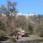 Улица Орджоникидзе. Трамвай на фоне НПИ