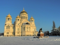 Собор и памятник Бакланову