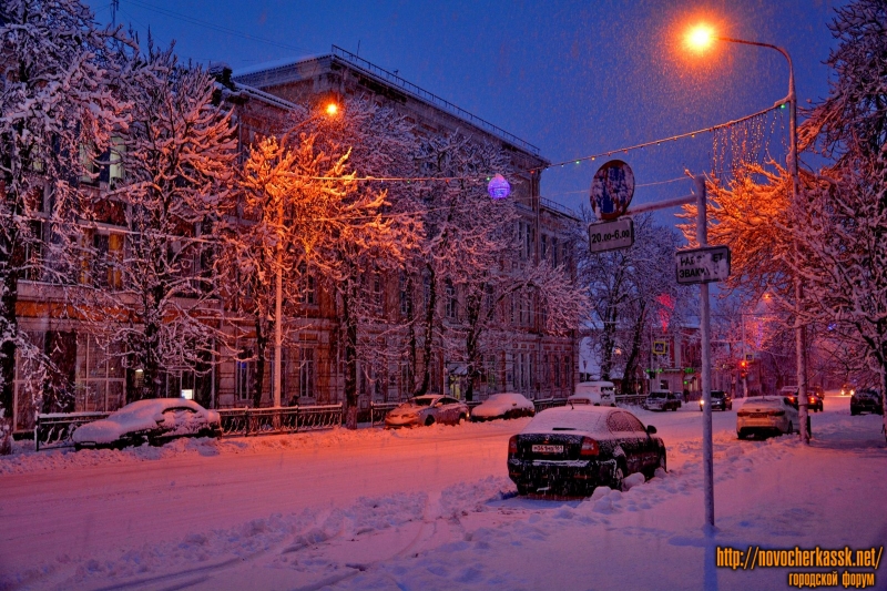 Новочеркасск: Улица Московская, первая школа