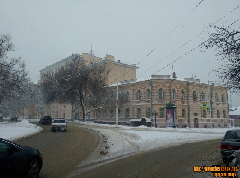 Новочеркасск: Улица Московская, 70/2. Съезд на Московскую с площади Троицкой
