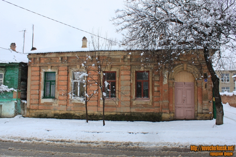 Новочеркасск: Улица Красноармейская, 6