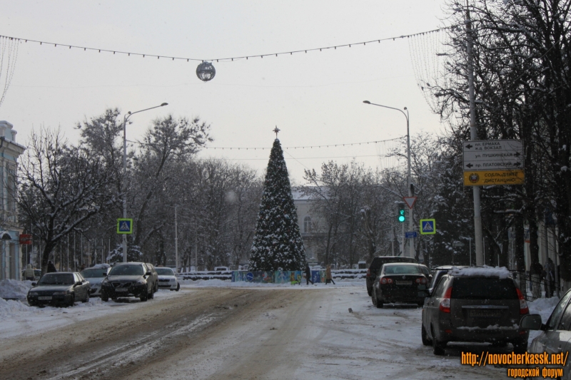 Новочеркасск: Улица Московская и новогодняя ёлка