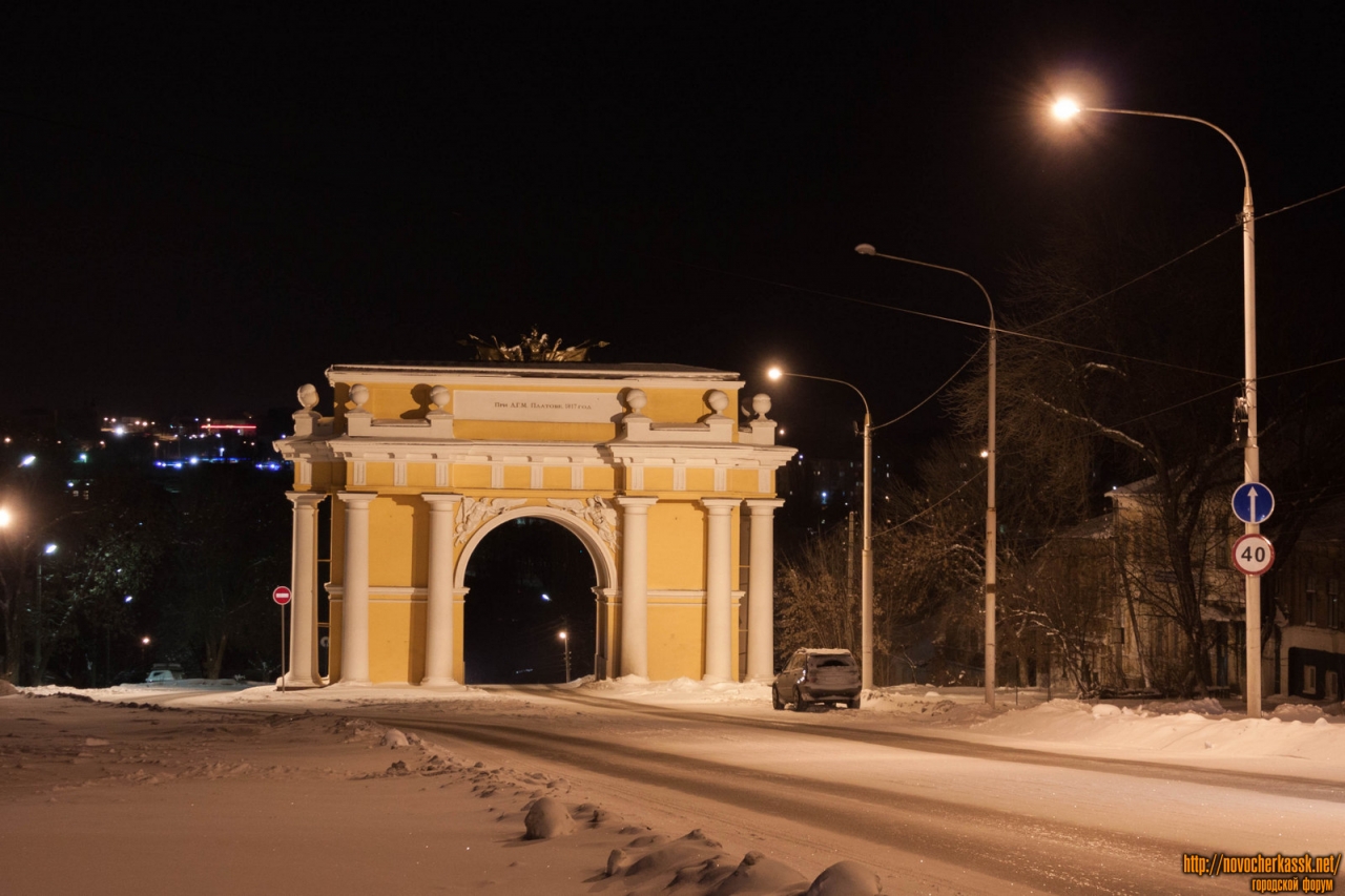 Новочеркасск: Триумфальная арка на Платовском проспекте