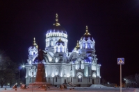 Посвеченный собор зимой