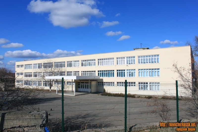 Новочеркасск: Школа №12. Улица Ростовский выезд, 18