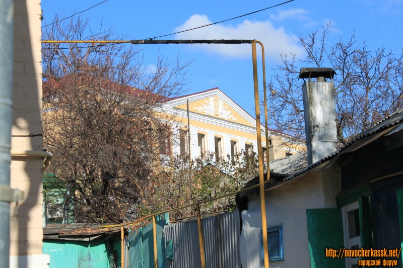 Новочеркасск: Школа №2. Вид с улицы Михайловской