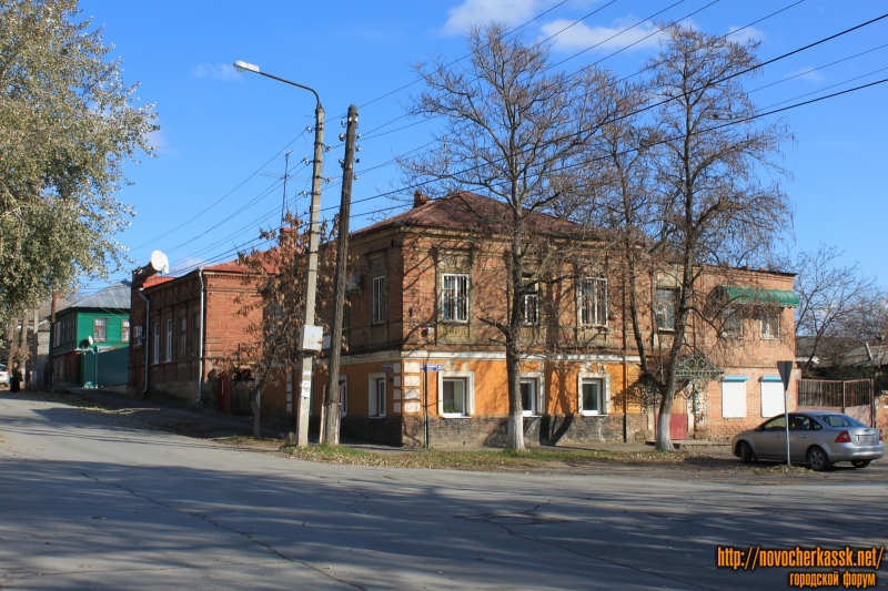 Новочеркасск: Улица Александровская, 163 / улица Богдана Хмельницкого, 30