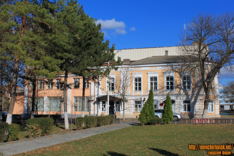 Новочеркасск: Улица Дворцовая, 7