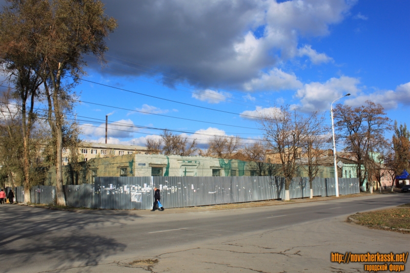 Новочеркасск: Угол Баклановского и Островского