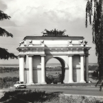 Триумфальная арка на спуске Герцена. Ориентировочно 1988 год