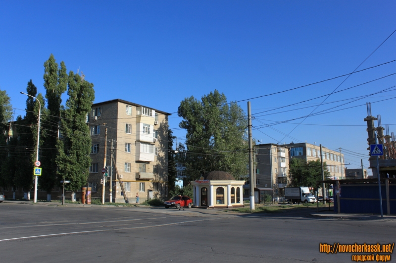Новочеркасск: Перекрёсток Крылова и проспекта Баклановского