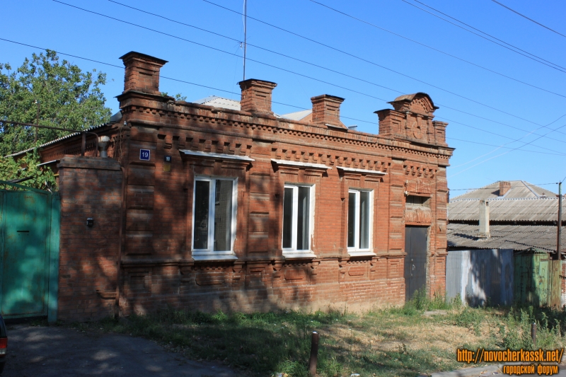 Новочеркасск: Улица Островского, 19