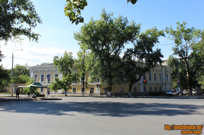 Новочеркасск: Комитетская, 61 / Ермака, 55