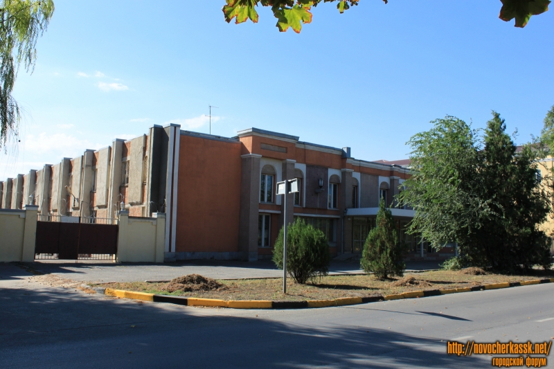 Новочеркасск: Проспект Платовский. Бывший клуб НВВКУС