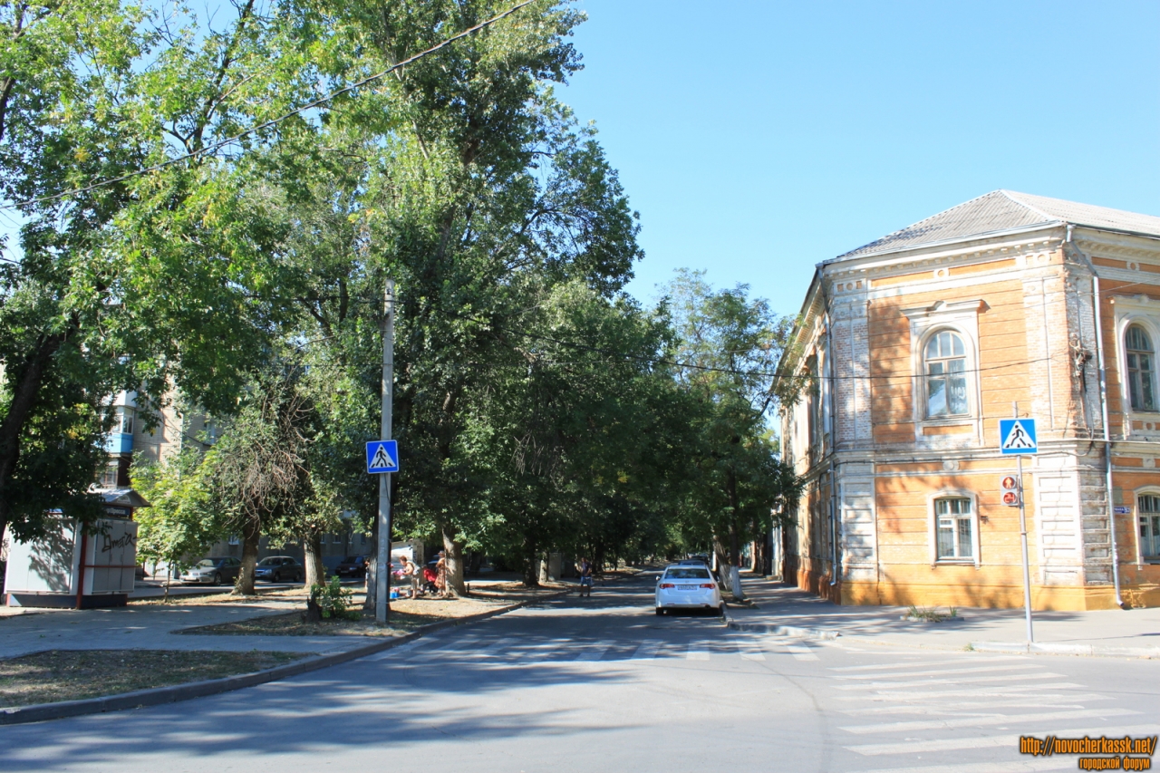 Новочеркасск: Улица Комитетская. Вид от проспекта Ермака