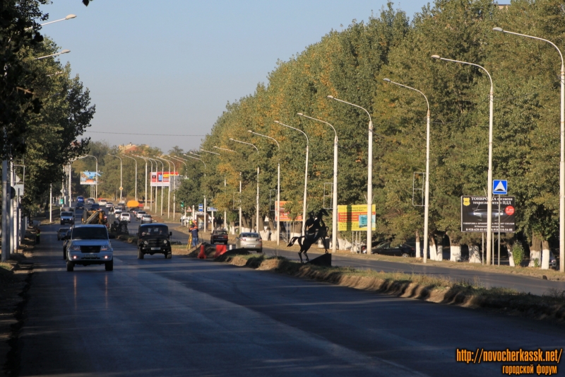 Новочеркасск: Проспект Баклановский вдоль рощи