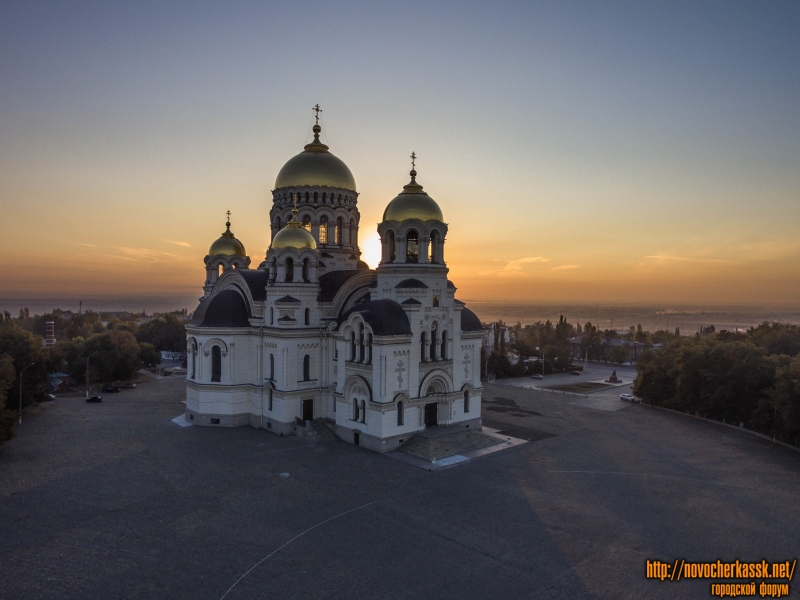 Новочеркасск: Рассвет на соборной площади