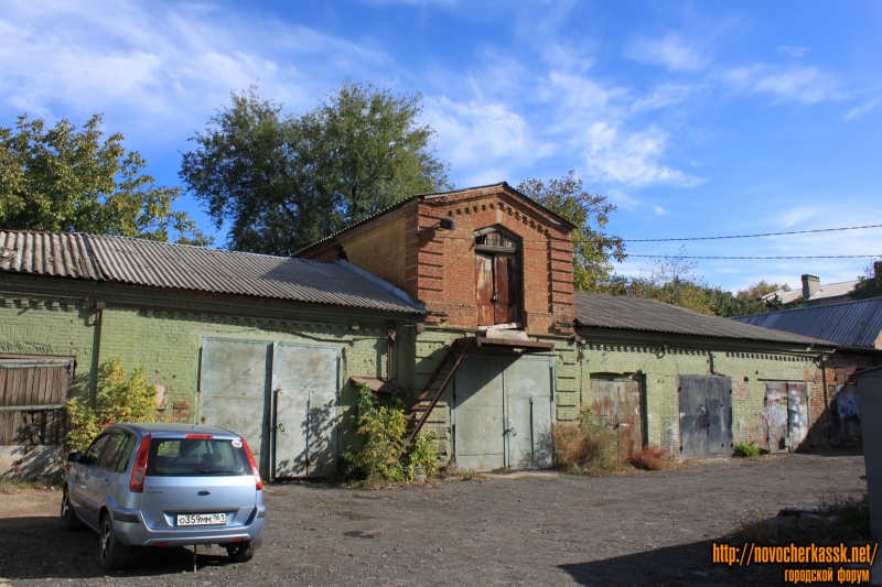 Новочеркасск: Гаражи во дворе проспекта Ермака, 66 (ранее принадлежали зооветеринарному техникуму)