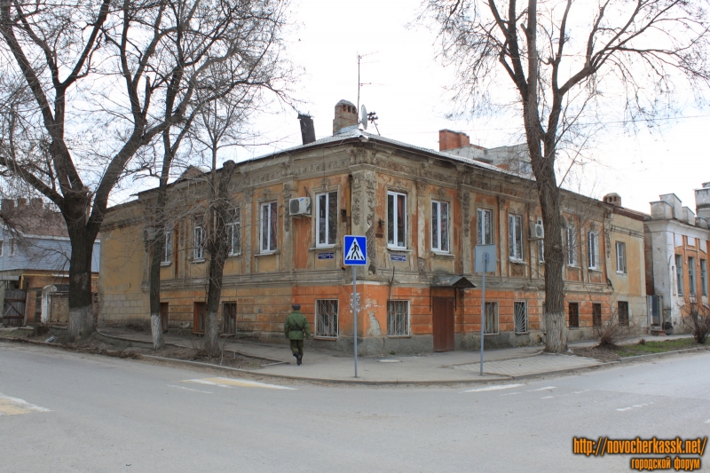 Новочеркасск: Улица Комитетская, 75 / улица Атаманская, 46
