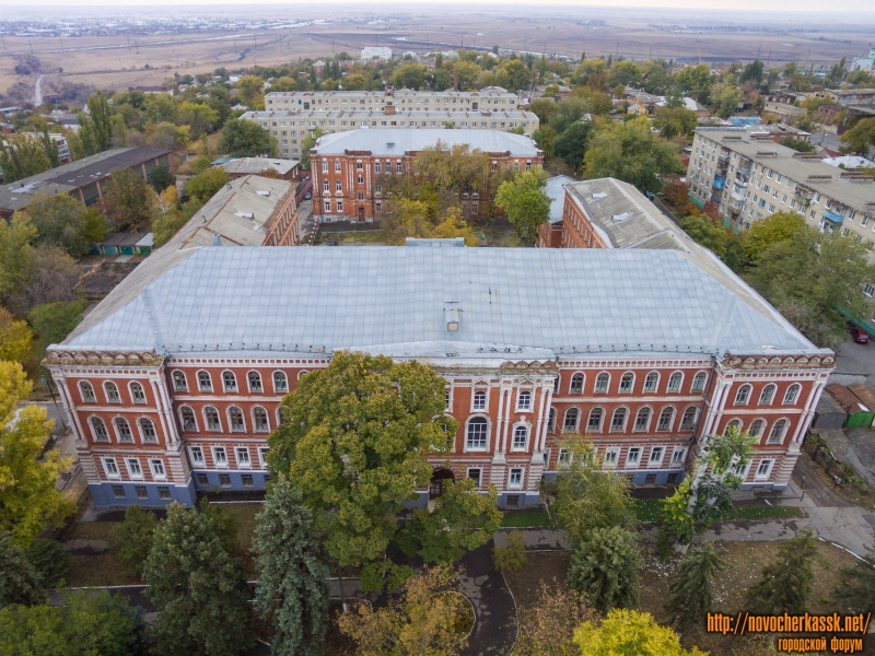 Новочеркасск: Корпус НГМА на Платовском (здание Епархиального училища)