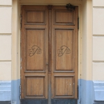 Двери дома на площади Троицкой, 1
