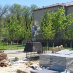 Установка памятника казаку на проспекте Баклановском