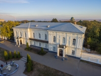 На берегу Азовского моря в центре «Спутник» открыли молодежный образовательный форум «Ростов»