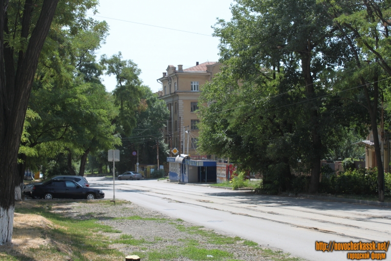 Новочеркасск: Вид на перекресток улицы Богдана Хмельницкого и Просвещения