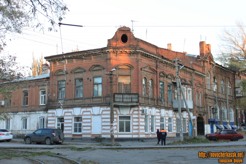 Новочеркасск: Улица Орджоникидзе, 44 / улица им. Генерала Лебедя, 55