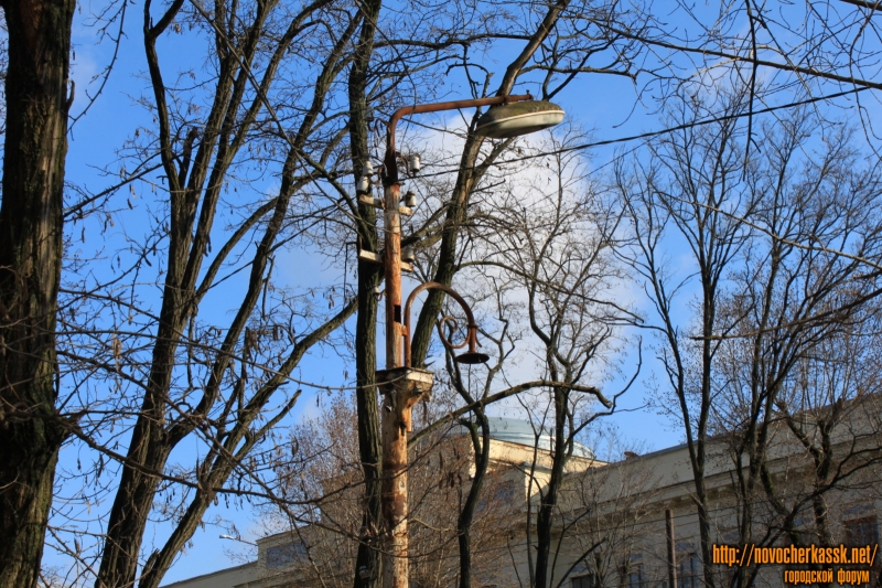 Новочеркасск: Старый столб на улице Богдана Хмельницкого