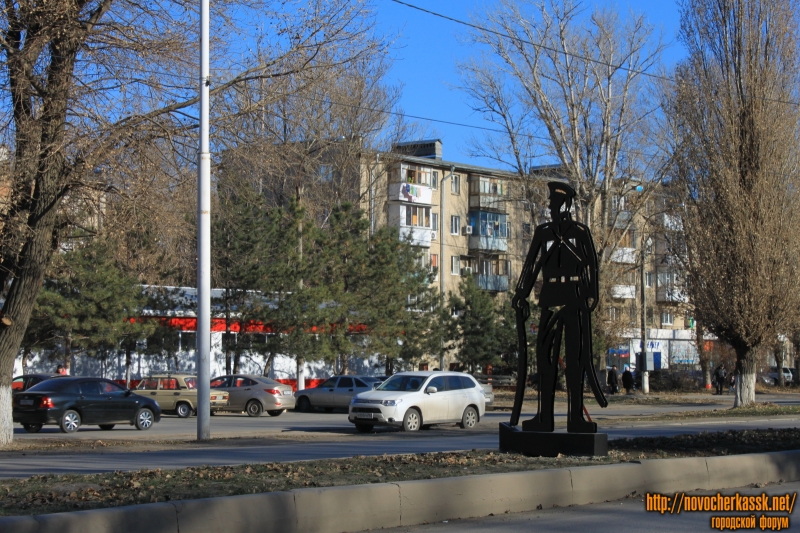 Новочеркасск: Фигуры на проспекте Баклановском вдоль Рощи