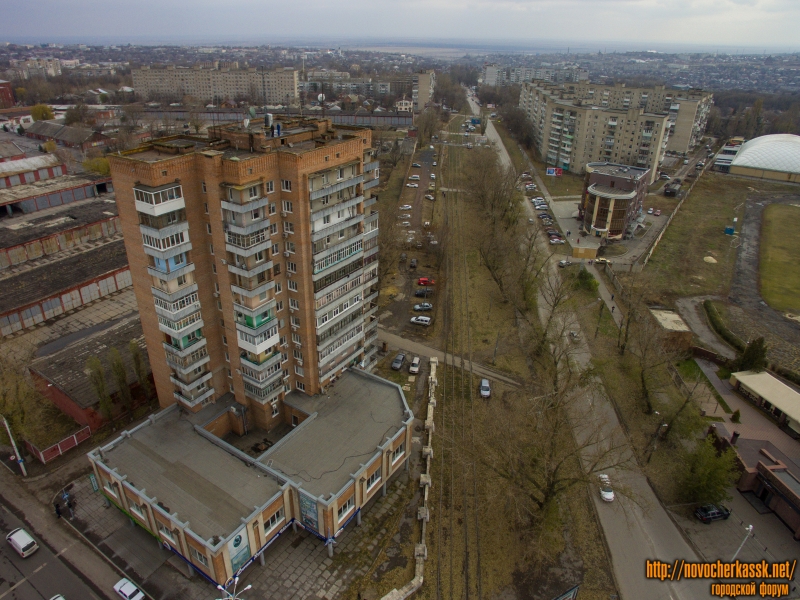Новочеркасск: Улица Первомайская и 14-этажка на Космосе