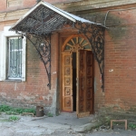 Дверь на улице Троицкой