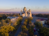 Вид на собор с проспекта Ермака