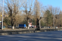 Фигуры на проспекте Баклановском вдоль Рощи
