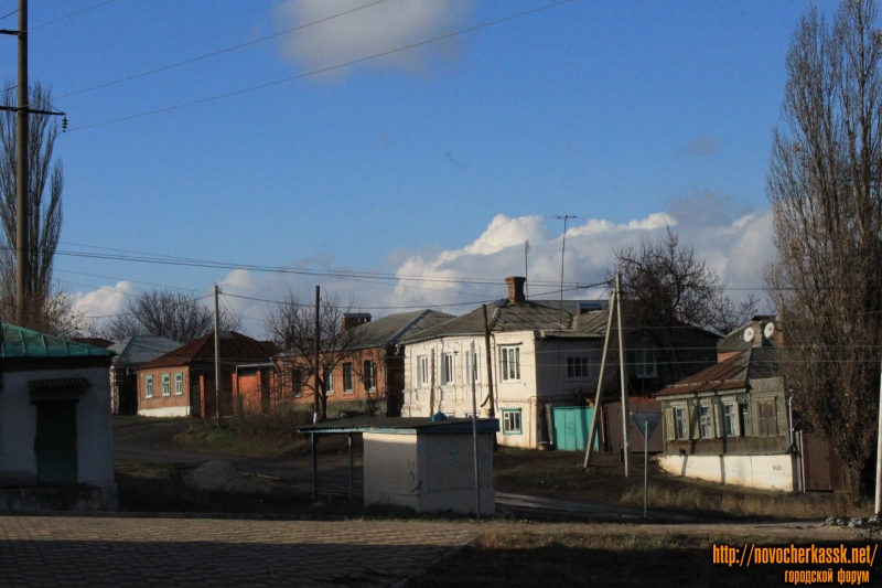 Новочеркасск: Улица Добролюбова. Вид со спуска Герцена