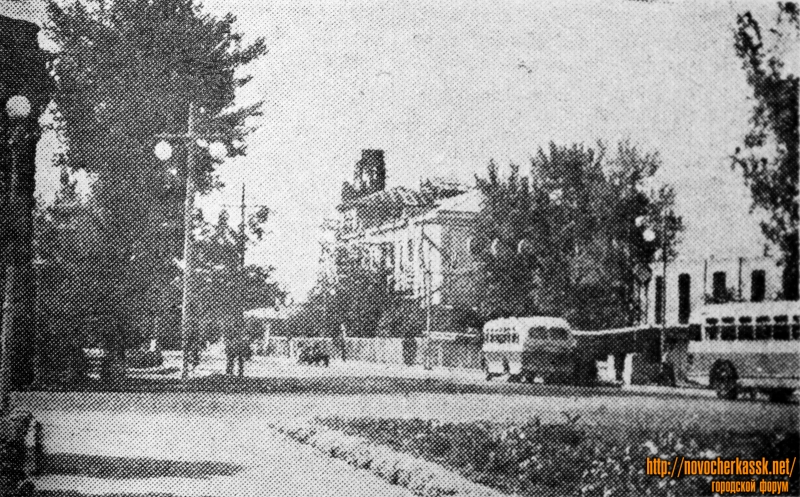 Новочеркасск: Въезд на Московскую улицу со стороны площади Революции. Октябрь 1954 года