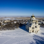 Собор и соборная площадь с воздуха зимой
